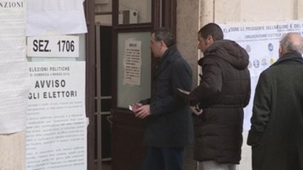 Un 19,38 % de los italianos había votado al mediodía en elecciones generales