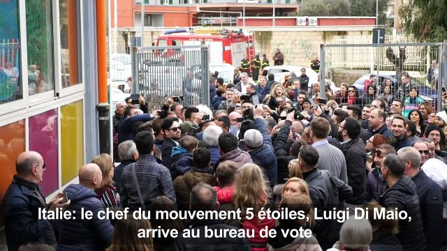 Le chef du Mouvement 5 étoiles Di Maio arrive au bureau de vote