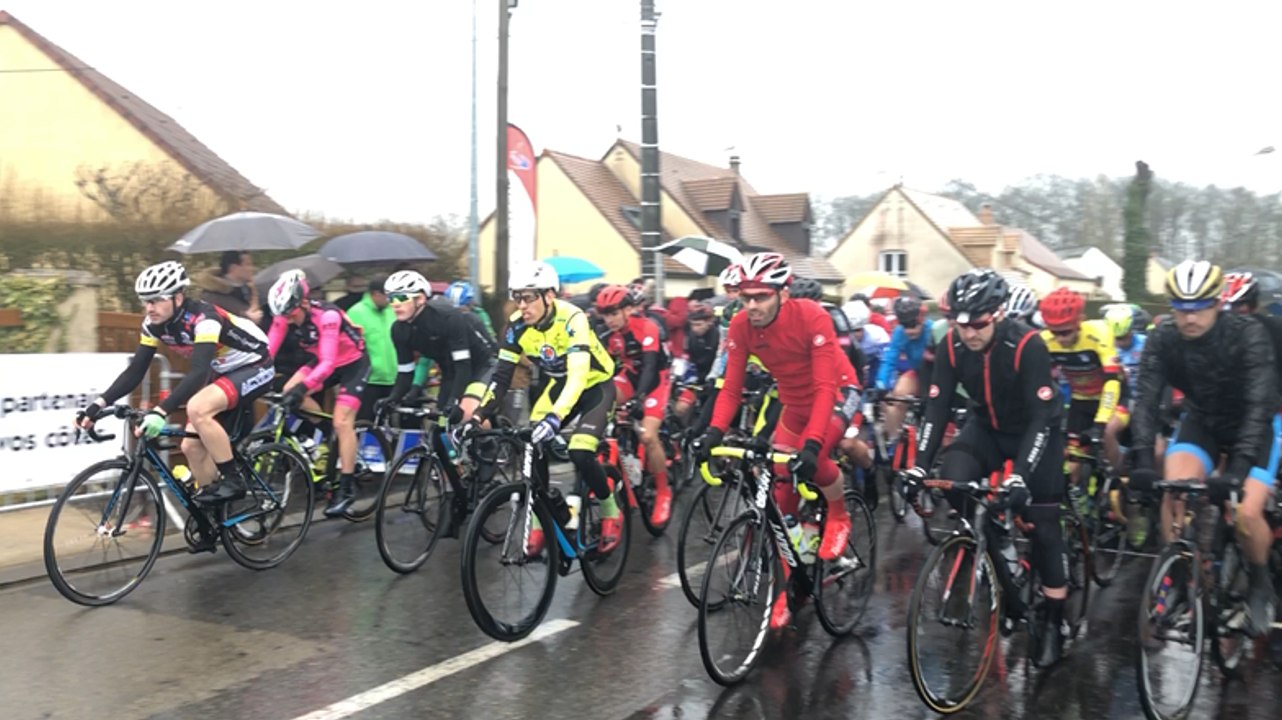 Départ du 13e tour du pays Fléchois