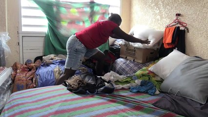 Des sinistrés de l'ouragan Irma dans l'attente à Saint-Martin