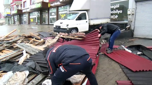 Şiddetli rüzgar çatıları uçurdu: 1 yaralı - YOZGAT