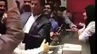 Imran Khan Clicking Selfies in Bakery at Karachi | imran khan bakery visit karachi VS nawaz sharif bakery visit