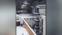 Bataille de boules de neige avec la police en Irlande !