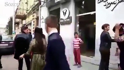 Kadın kavgada çocuğunu silah olarak kullandı