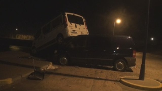 Tornado en Puerto Sherry (Cádiz) arrasa con coches, barcos y locales