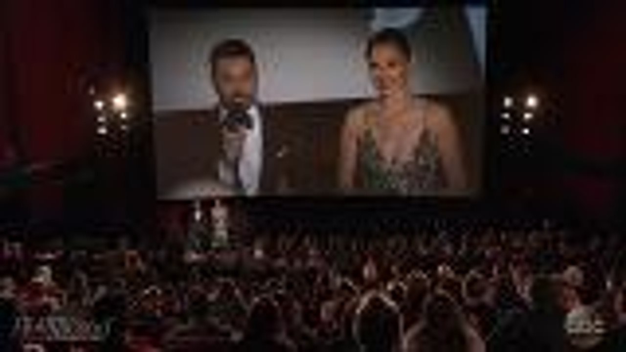 Gal Gadot, Margot Robbie & More Join Jimmy Kimmel Hand Out Snacks at 'Wrinkle In Time' Screening | THR News