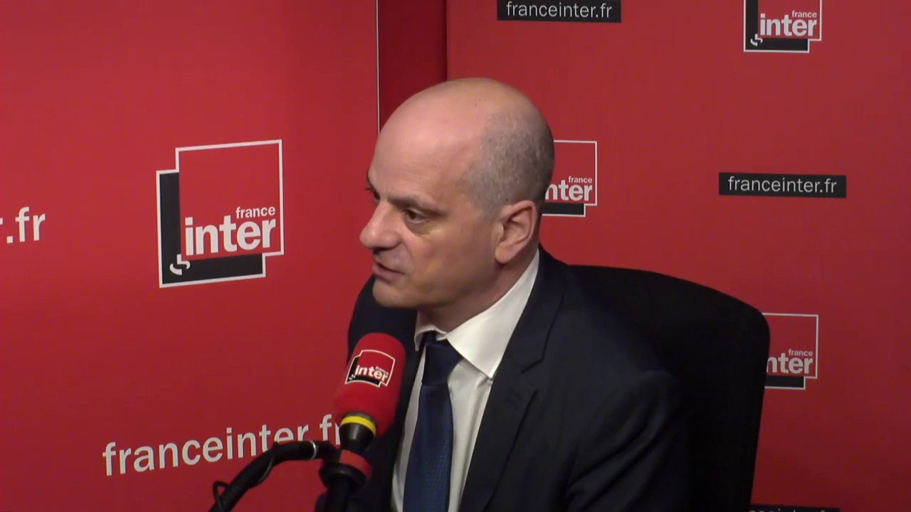 Jean-Michel Blanquer sur l'interdiction des portables dans les collèges à la rentrée prochaine : "Plusieurs modalités d'interdiction, de la plus souple à la plus dure"