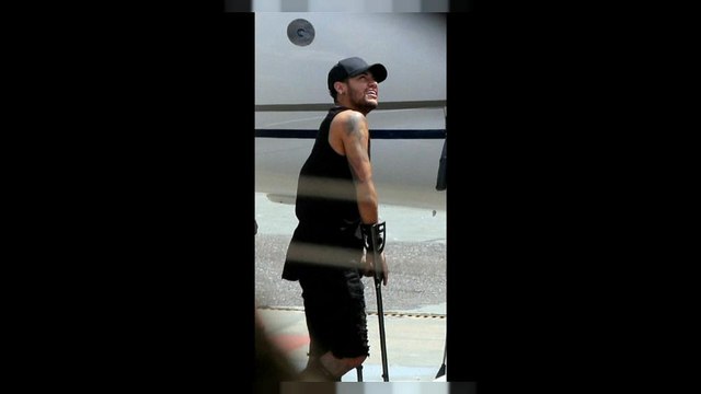 L'attaquant du PSG, Neymar, démarre sa convalescence au Brésil