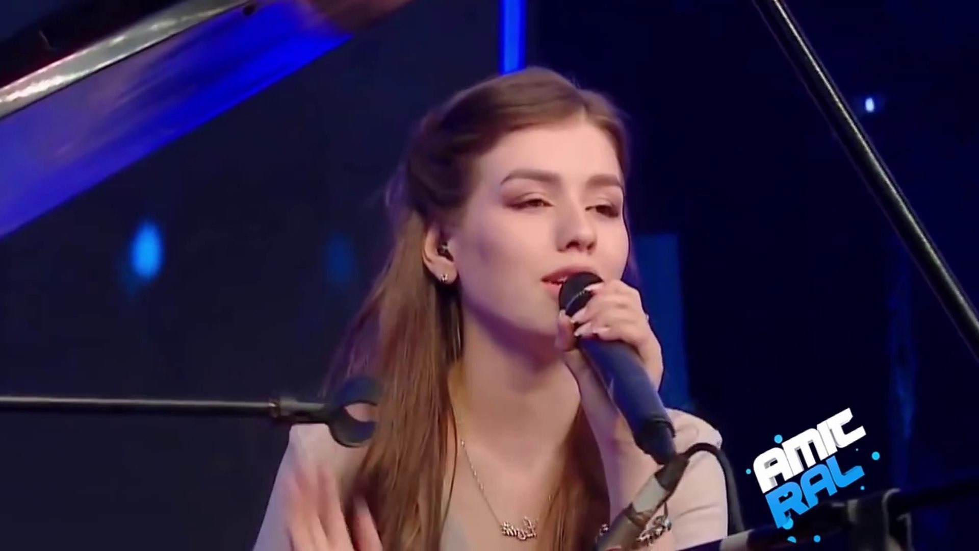 ⁣Amzing Hindi Voice Russian Girl Sings Bulleya Bollywood Song (Lucia Chebotina )