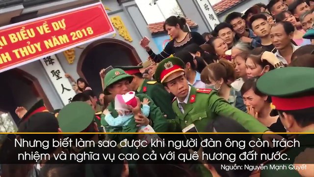 Ông bố bỉm sữa khóc hết nước mắt khi chia tay vợ trẻ con thơ để lên đường nhập ngũ