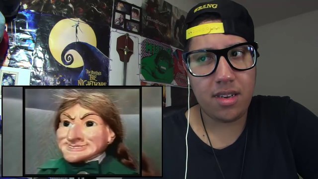 BARULHOS ESTRANHOS NO MEU QUARTO ENQUANTO REAGIA A 10 BONECAS POSSUÍDAS FILMADAS SE MEXENDO