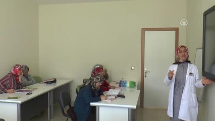 Çocuklarına Mektup Yazabilmek İçin Okuma Yazma Öğrendi