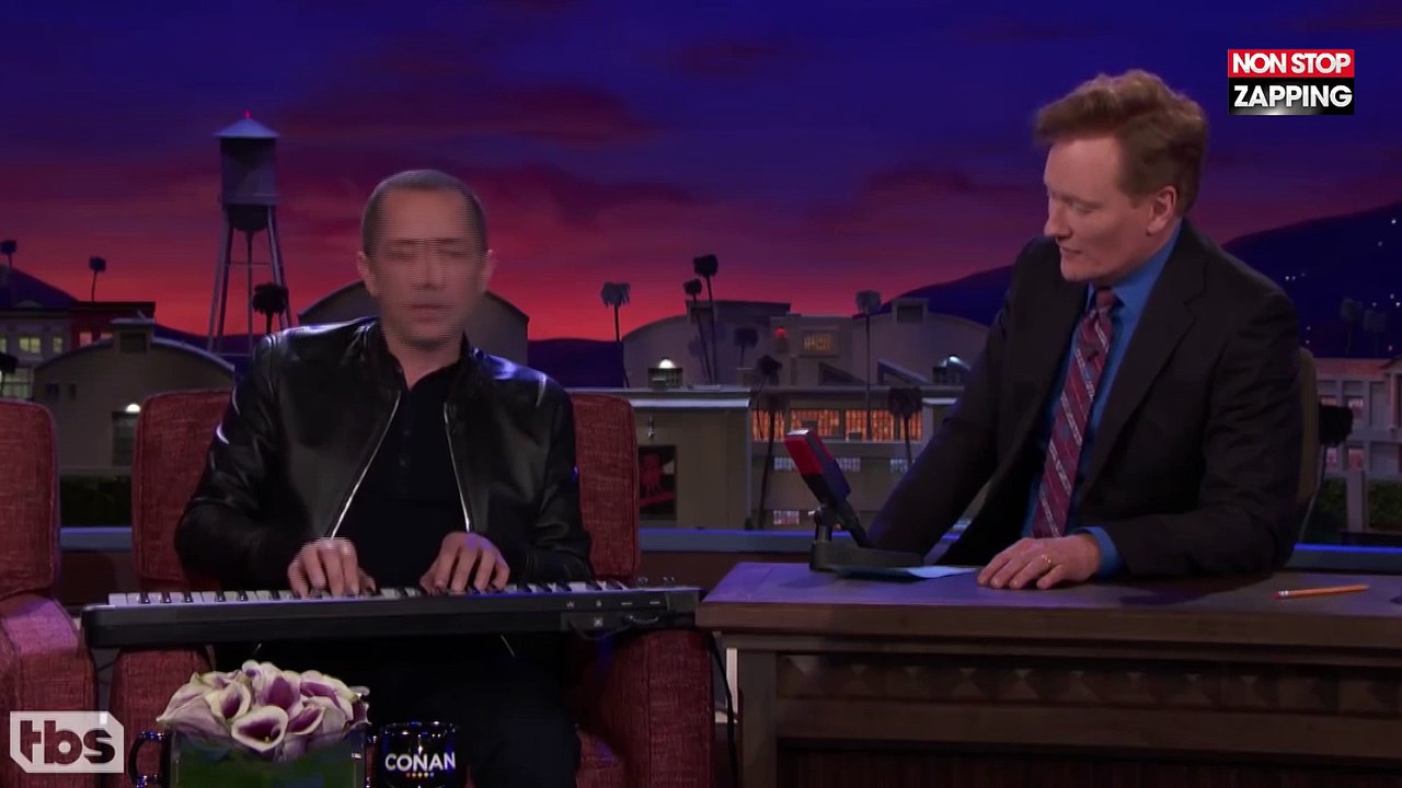 Gad Elmaleh chante en yaourt à la télévision américaine, la séquence hilarante (Vidéo)