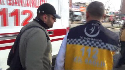 Ehliyetsiz sürücünün çarptığı yaşlı kadına ilk müdahaleyi yoldan geçen doktor yaptı