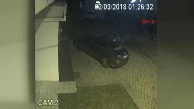 Şarkıcı Ece Seçkin'in Annesine Gaspçı Dehşeti... Şüphelilerin Adliyeye Götürülüşünü Böyle İzledi