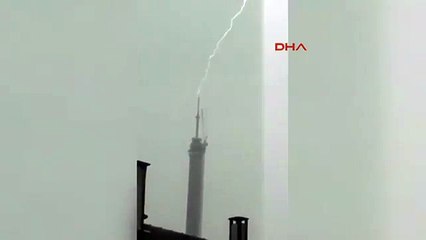 Çamlıca'daki TV kulesine yıldırım düştü