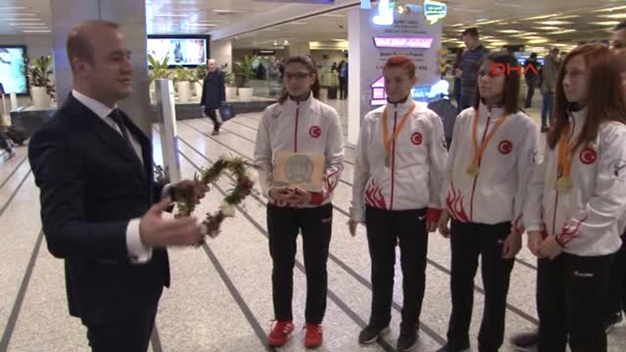 Dünya Üçüncüsü Özel Sporcular Yurda Döndü