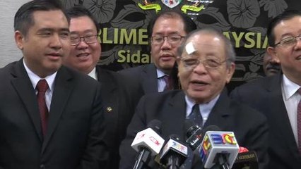 Скачать видео: Kit Siang mum on Gelang Patah contest after fall