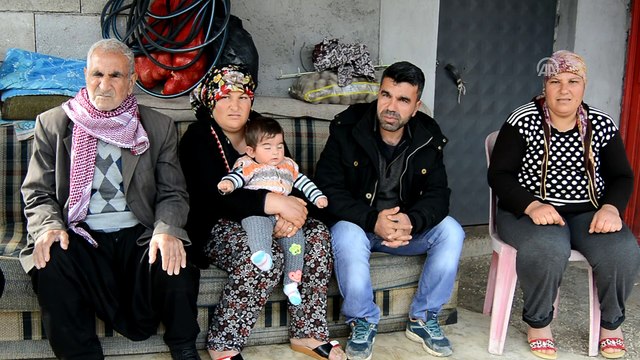 Mehmetçik'in kurtardığı Afrinli yaşlı adam kızlarının yanına yerleşti - GAZİANTEP