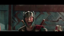 Thor fights the Incredible Hulk - Thor Ragnarok - 