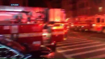 Скачать видео: 2 Dead, 9 Injured After Fire at NYC Apartment Building