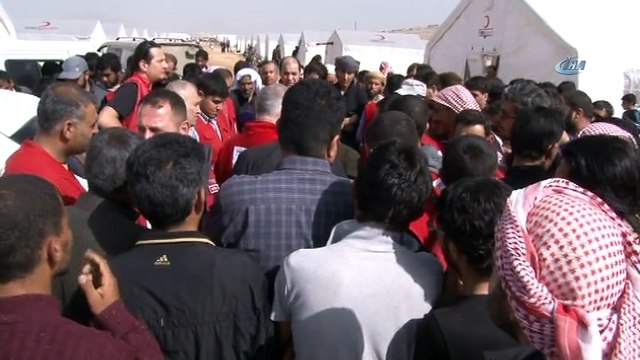 - Çadır kentte yaşayan mülteciler bombaların gölgesinde hayata tutunuyor