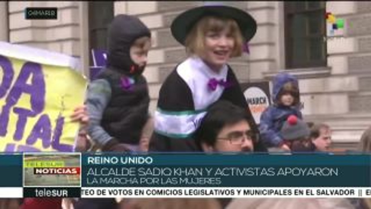 Marchan en apoyo a la igualdad de género en Londres