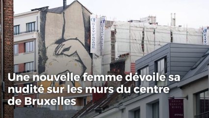 Une nouvelle femme dévoile sa nudité sur les murs du centre de Bruxelles