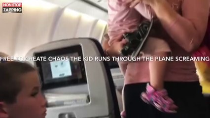 Dans un avion, un enfant incontrôlable rend fous les passagers du vol (vidéo)