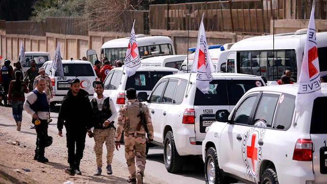 Convoglio di aiuti umanitari entra a Ghouta in Siria