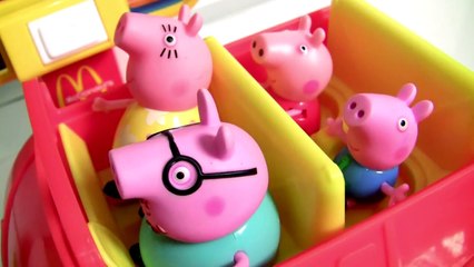 Minnie Works at McDonalds Cash Register ❤ Peppa Pig Happy Meal Toys Surprise ❤ BBQ Burgers Play-Doh