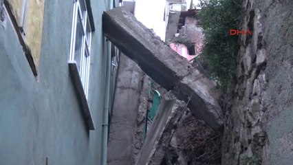 Kocaeli İstinat Duvarı Binanın Üzerine Çöktü