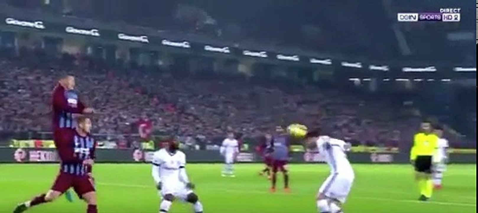 Trabzonspor - Beşiktaş maçında Talisca-Sosa çarpışması