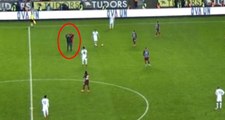 Trabzonspor-Beşiktaş Maçında Bir Taraftar Sahaya Girdi