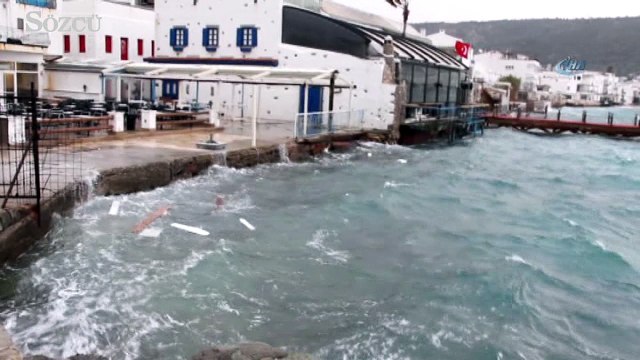 Fırtına çıkınca feribot seferleri iptal oldu, Türkler Yunan adalarında mahsur kaldı