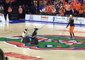 Dog Entertains Crowd at Florida Gators Game by Skipping Rope