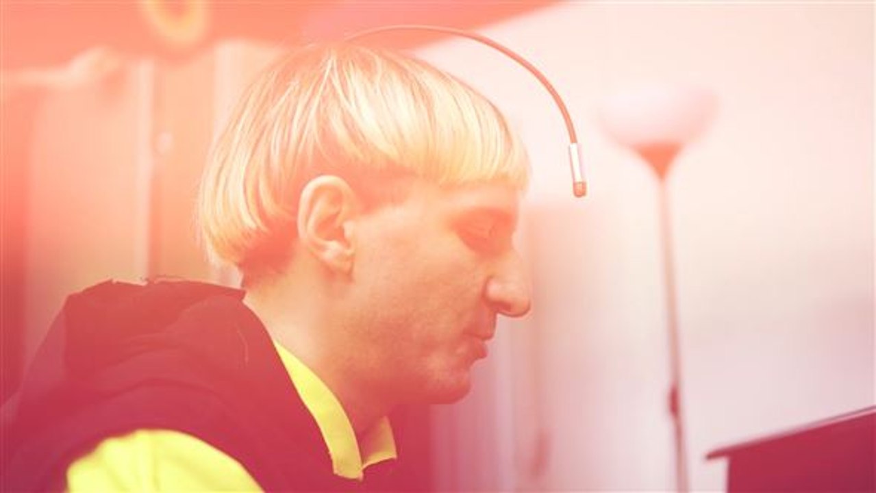 Farben spüren: cyborg erweitert seine sinne mit antenne