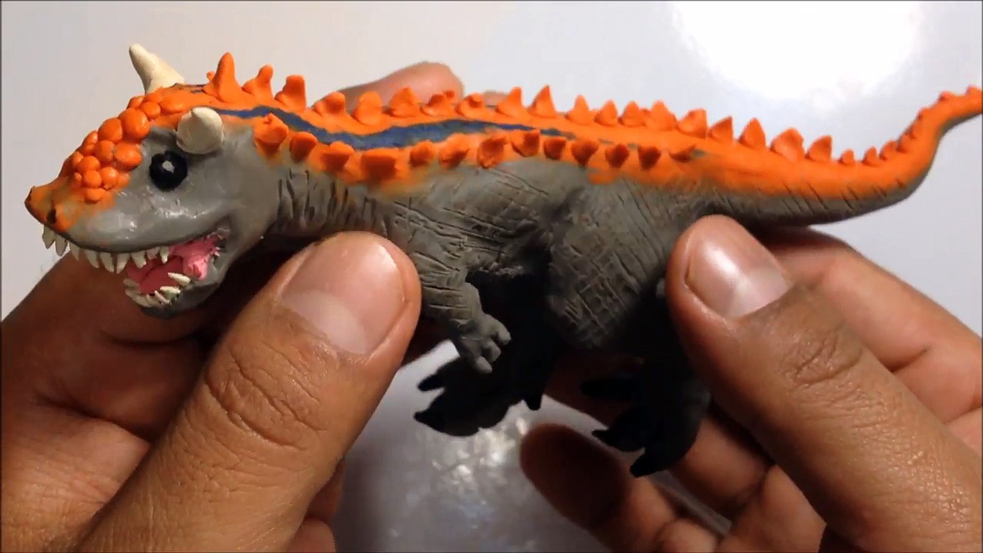 huevos de plastilina de dinosaurios