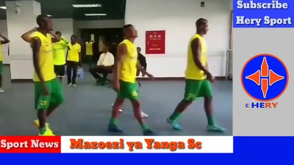 wachezaji wa yanga sc wakiingia uwanjani kufanya mazoeizi ya mwisho kabla ya kuwavaa wabotswana