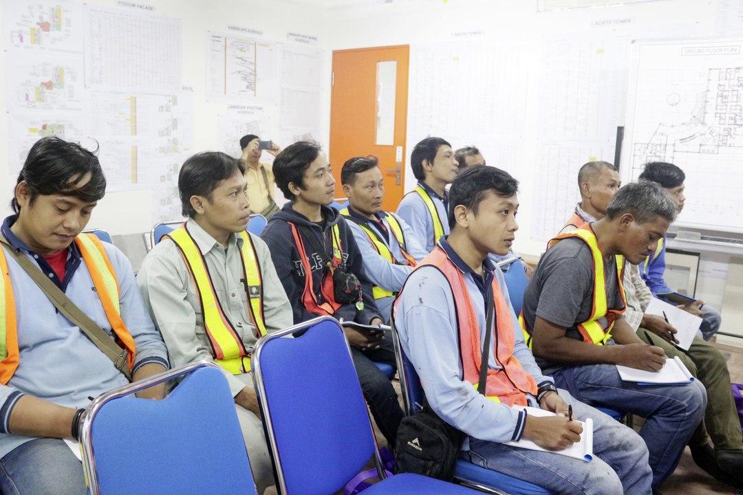 RESMI DARI KEMNAKER RI. WA : 0812-8433-9009 Pelatihan K3 Umum Jakarta  Pelatihan Ahli K3 Kimia, Pelatihan K3 Jakarta, Pelatihan K3 Umum Jakarta, Pelatihan K3 Jakarta, Fungsi Pelatihan K3, Pelatihan K3 Forklift, Pelatihan K3 Umum Fresh Graduate, Tujuan Tra