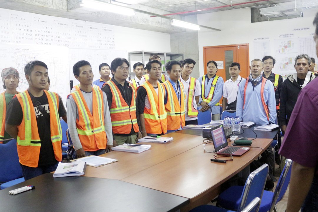 MENYELESAIKAN RATUSAN PELATIHAN K3. WA : 0812-8433-9009. Pelatihan Ahli K3 Kimia, Pelatihan K3 Jakarta, Pelatihan K3 Umum Jakarta, Pelatihan K3 Jakarta, Fungsi Pelatihan K3, Pelatihan K3 Forklift, Pelatihan K3 Umum Fresh Graduate, Tujuan Training K3, Pela