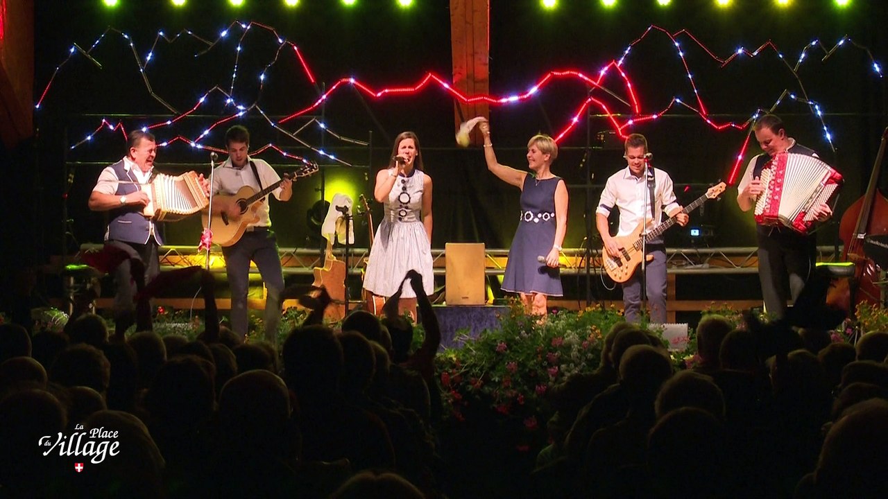 La Place du Village [S.1][E.117] - S1:E117 - Mélanie Oesch (et Oesch's die Dritten), la plus grande yodleuse du monde à Bellevaux (Chablais-Haute Savoie)