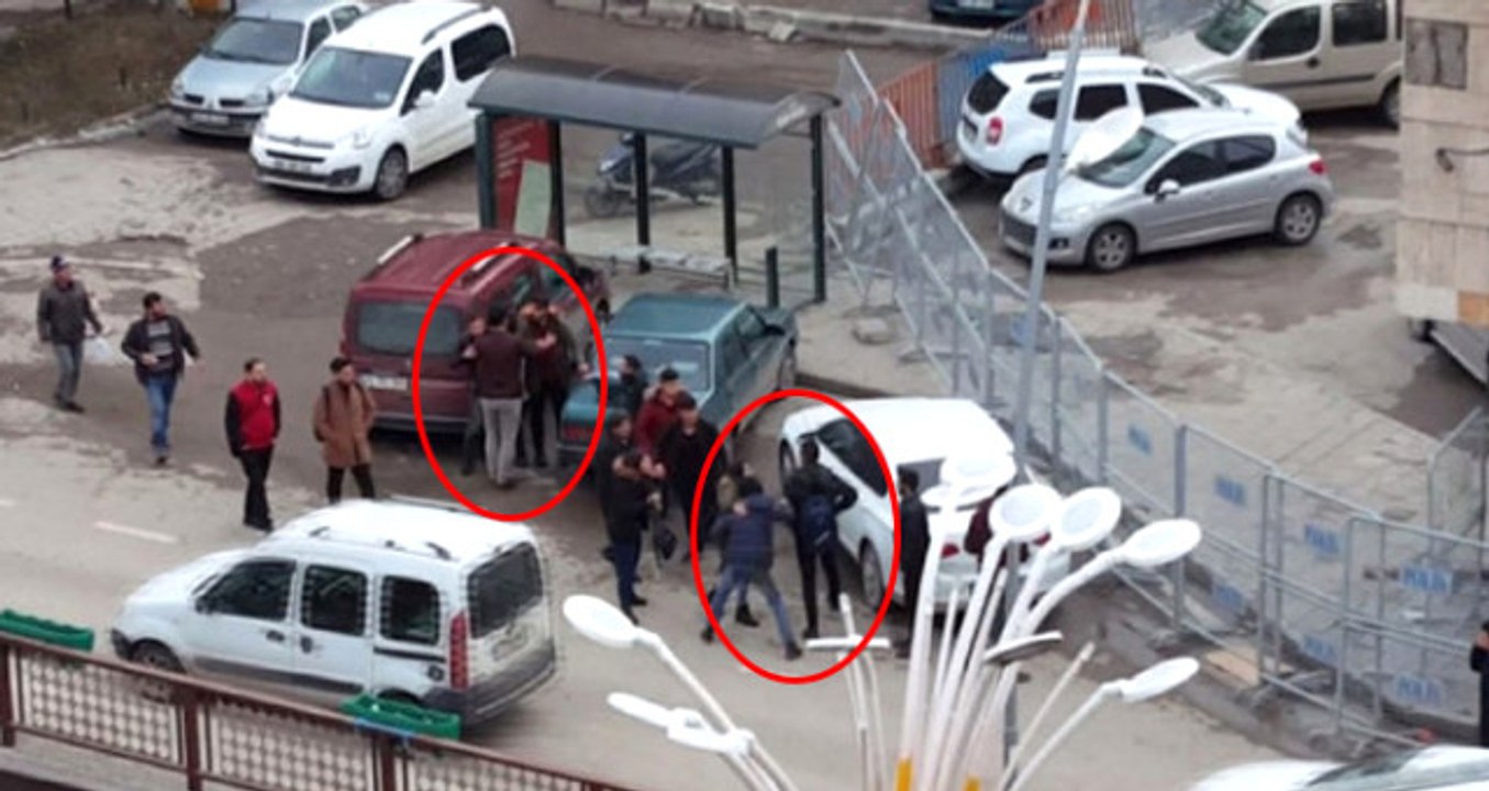 Erzurum'da Yumrukların Konuştuğu Erkeklerin Kavgasını, Kızlar Ayırdı