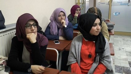 Üniversite öğrencileri engelleri kaldırmak için işaret dili öğreniyorlar