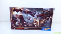 2016 TOY HOTWHEELS BATMAN VS SUPERMAN PLAY SET BATMOBILE CITY CHASE