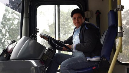 Journée internationale des femmes: conductrice de bus en Inde