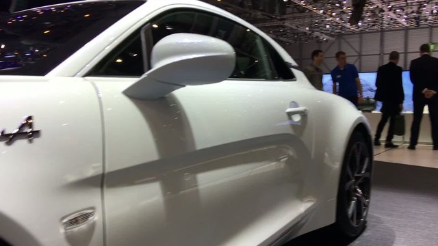 Alpine A110 Pure et Légende : présentation vidéo depuis le salon de Genève 2018