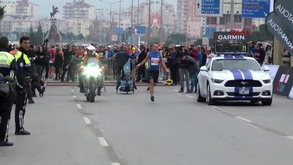 Antalya-Kızıyla Öğrendiği İp Atlamayla Maratonda Dünya Rekoru Kırdı