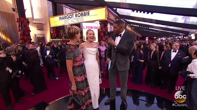 Margot Robbie on the Oscars 2018 Red Carpet