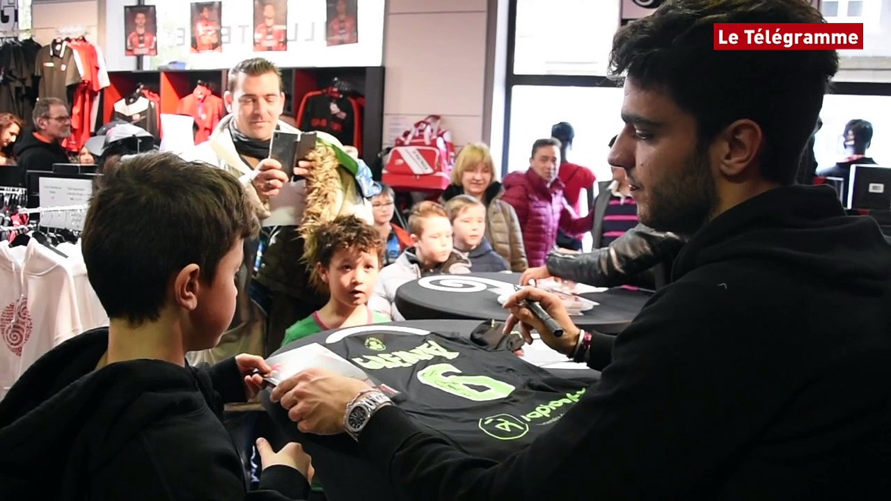 En Avant de Guingamp. Bain de foule pour Clément Grenier et Lebogang Phiri